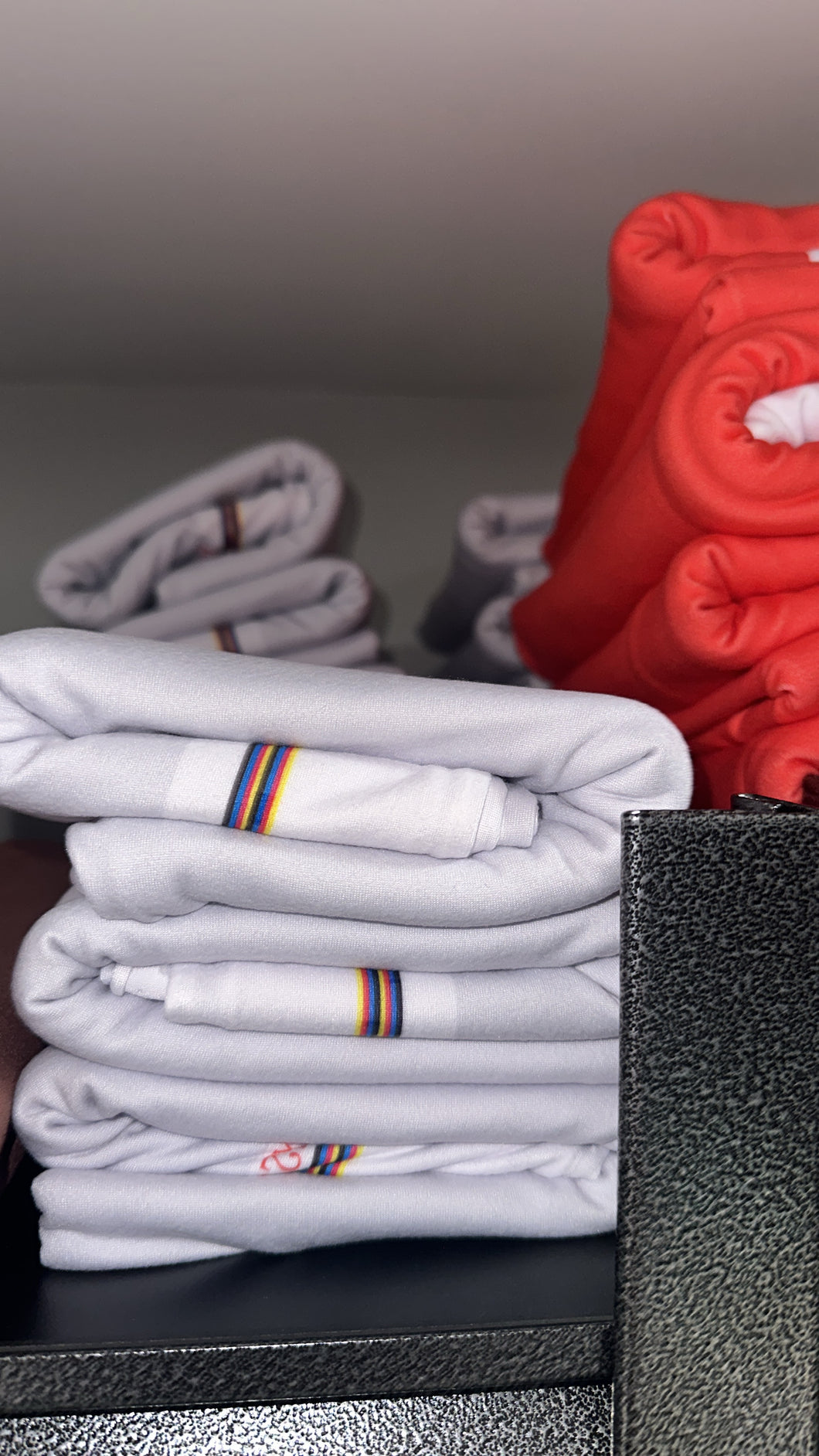 Light Gray/Almost White